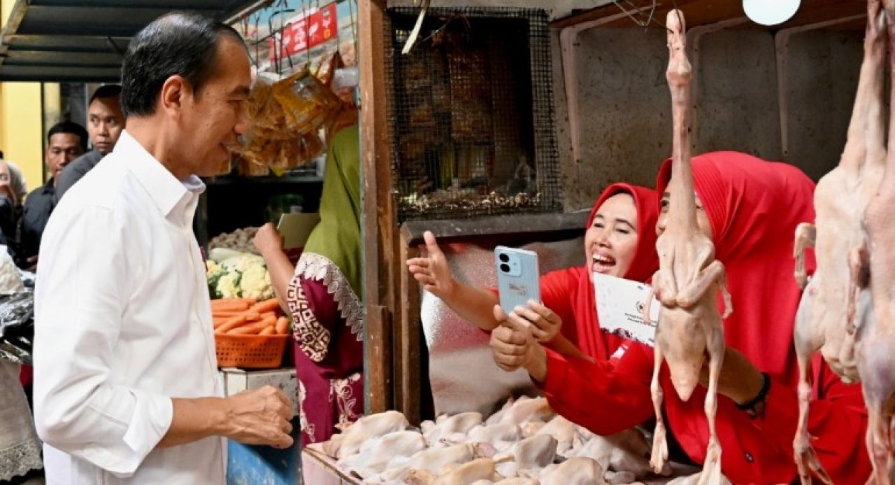 Kunjungan Presiden Jokowi di Pasar Soponyono dan Pamit Purna Tugas ke Masyarakat