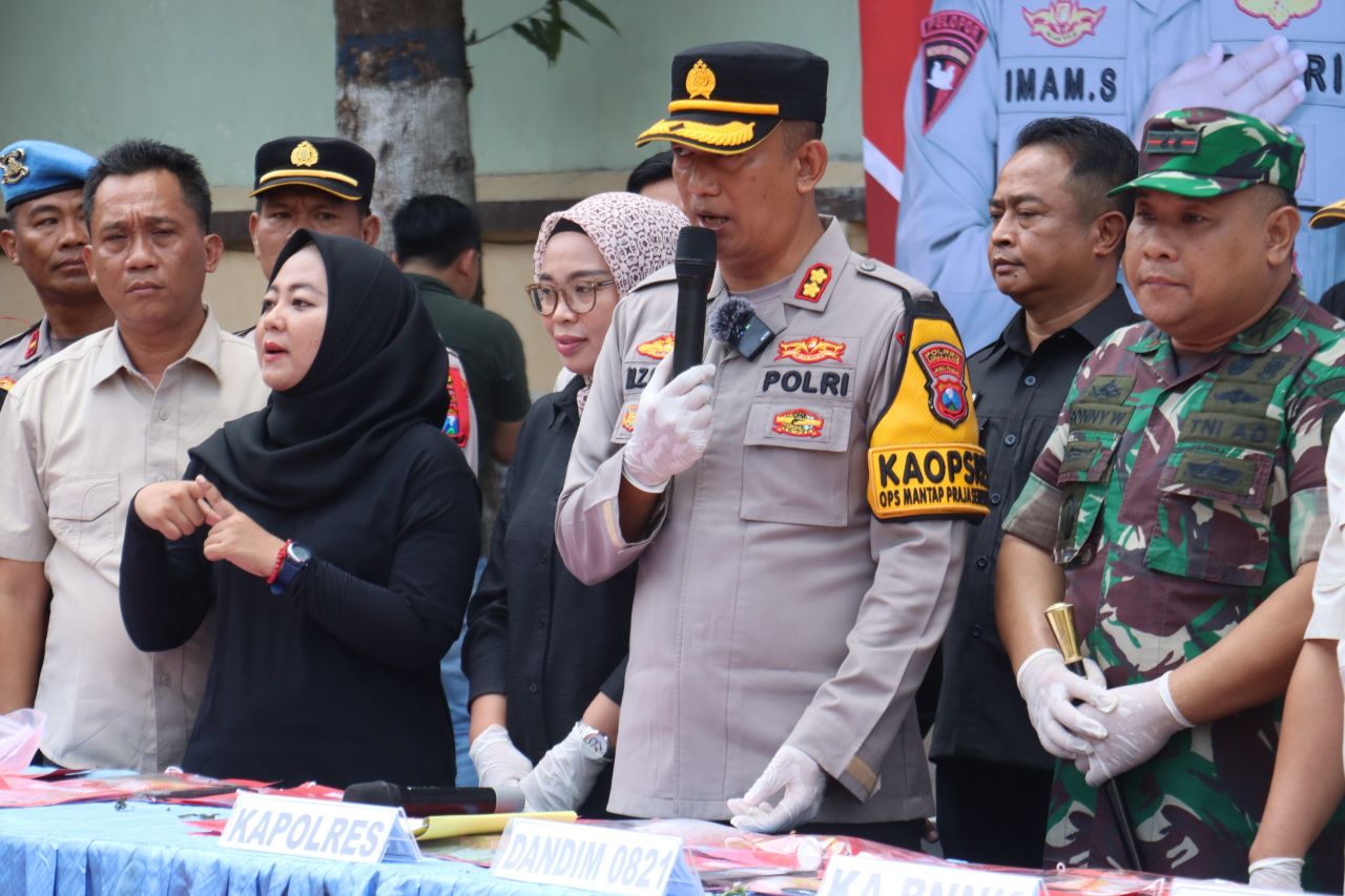 Kapolres Lumajang AKBP Mohammad Zainur Rofik
