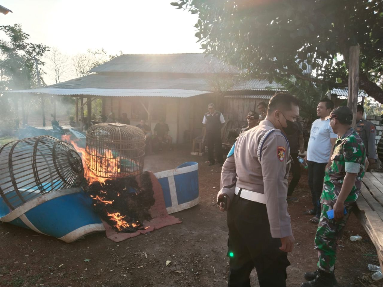 Polisi bongkar tempat judi sabung ayam