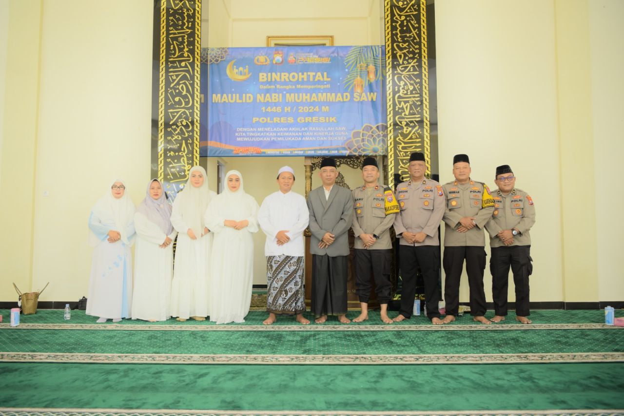 Polres Gresik Gelar Peringatan Maulid Nabi Muhammad SAW 1446H/2024 di Masjid Al-Aziz