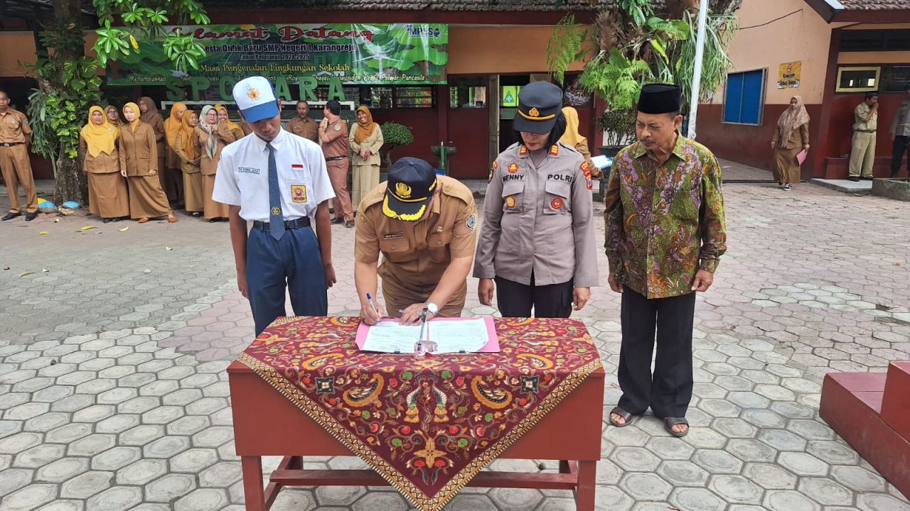 SMPN 1 dan Kapolsek Karangrejo AKP Nenny Sasongko gelar MOU