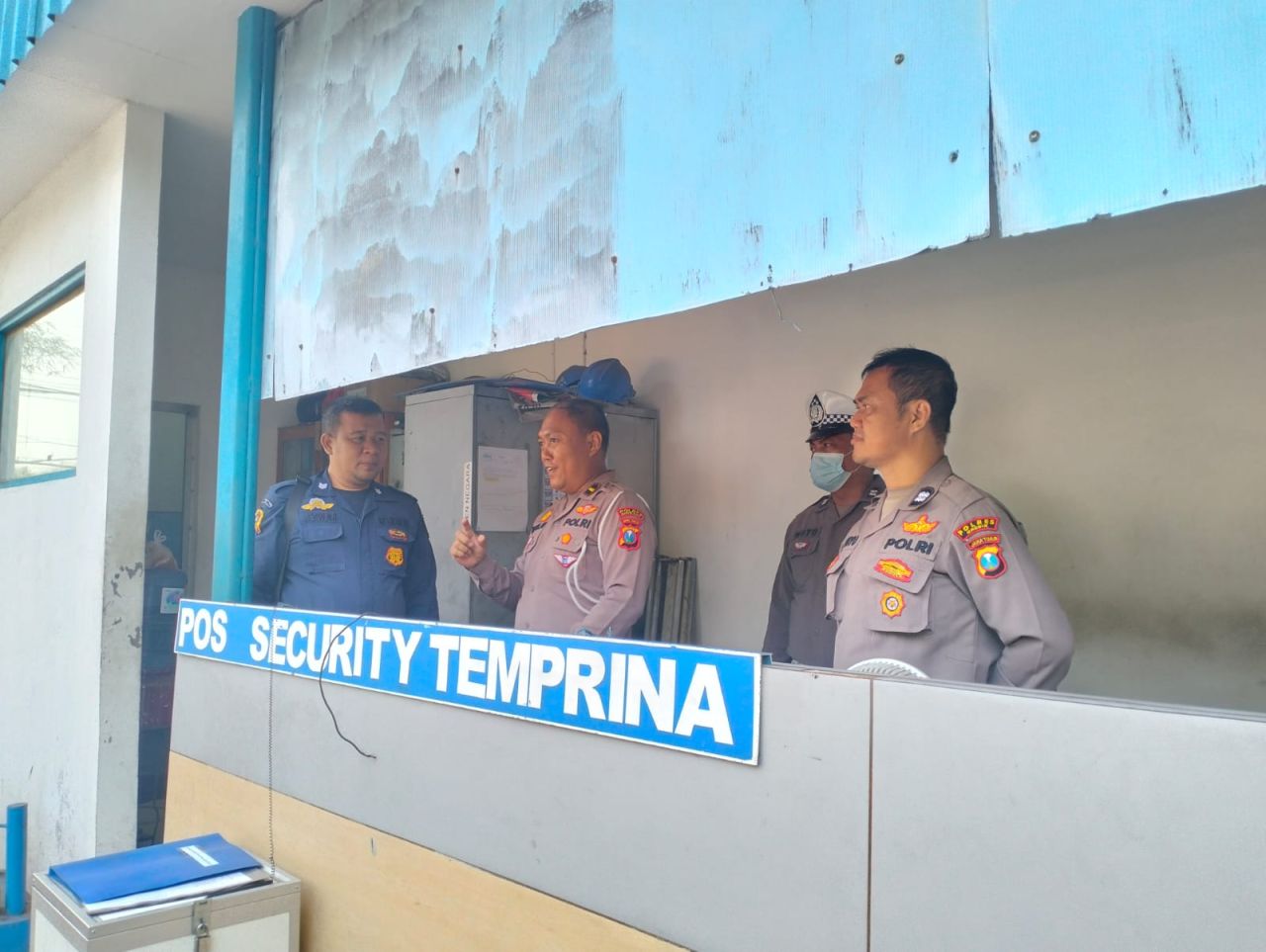 Personil Polres Gresik lakukan pengamanan proses produksi surat suara