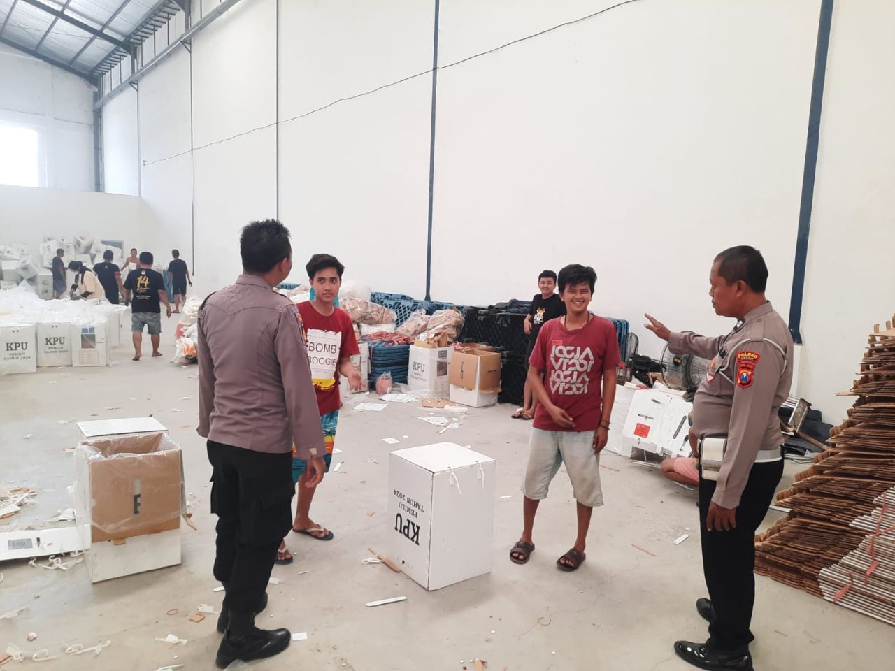 Polsek Kebomas Operasi Mantap Praja 2024, Pengamanan Gudang KPU Gresik