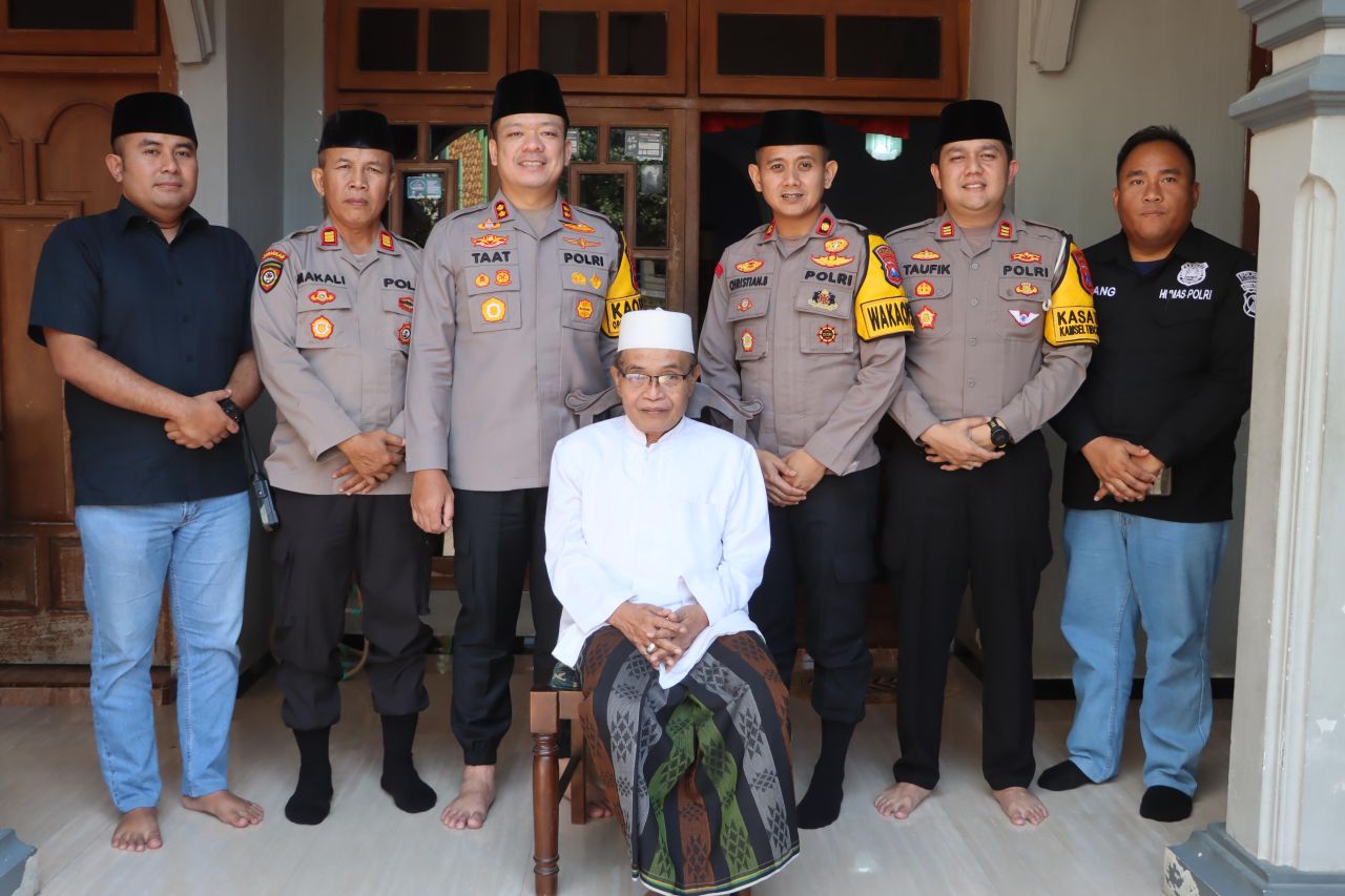 Kapolres Tulungagung AKBP Muhammad Taat Resdi silaturahmi ke ponpes Al Hikmah Melathen