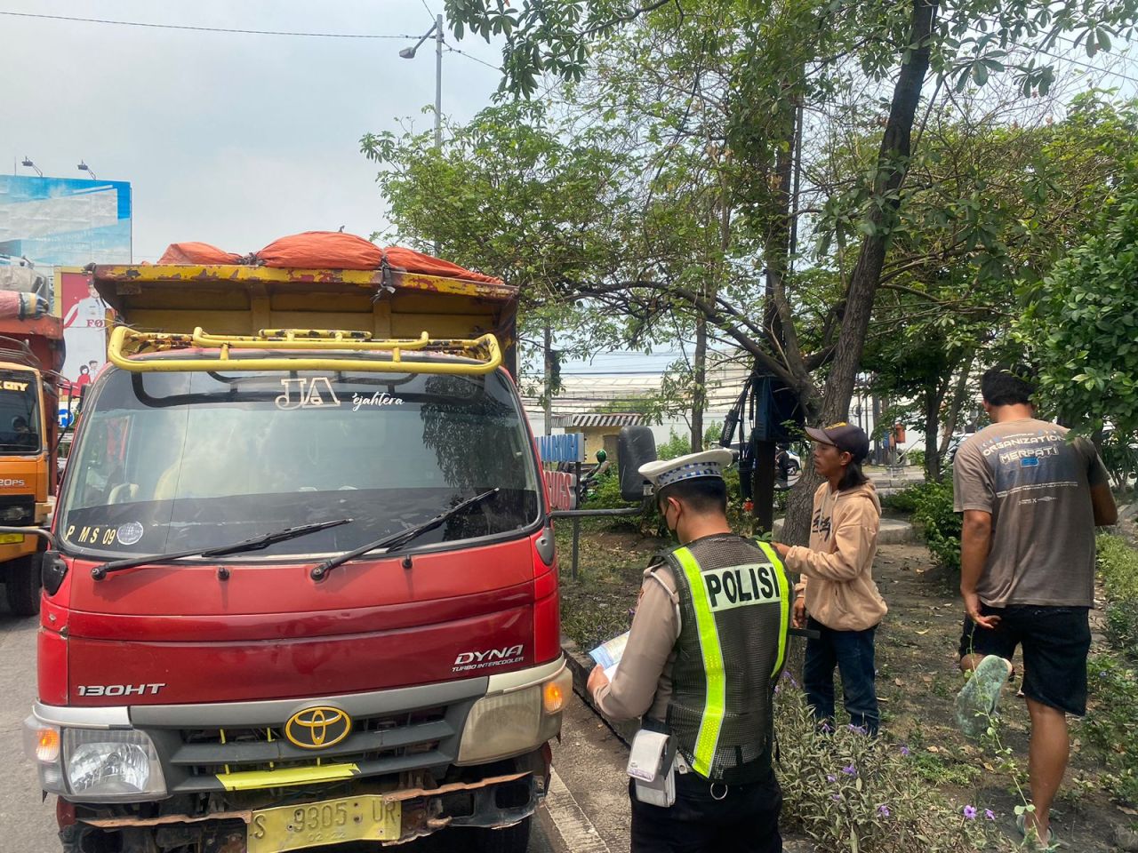 Satlantas Polres Gresik Tindak Truck di Jalur Utara saat Operasi Zebra Semeru 2024