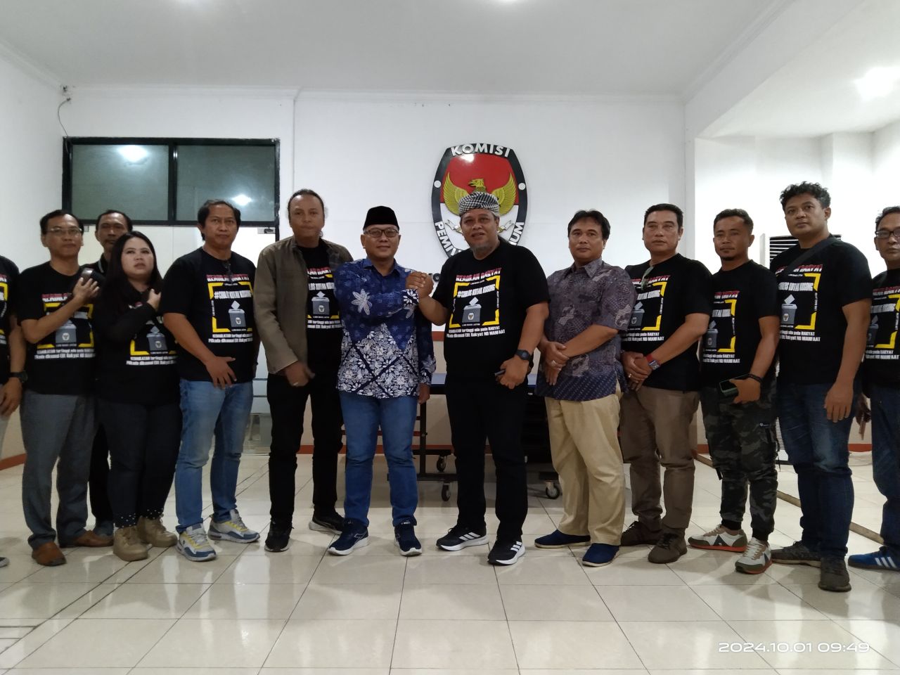 Heru Satriyo ketua Maki Jatim bersama tim kunjungan ke kantor KPU