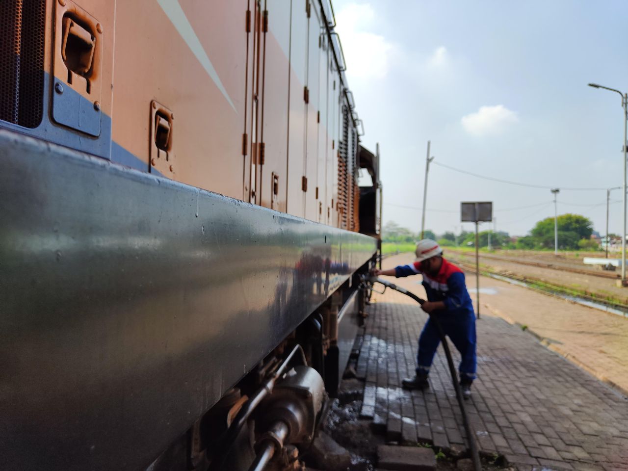 Transportasi Kereta Api efisiensi penggunaan BBM bersubsidi