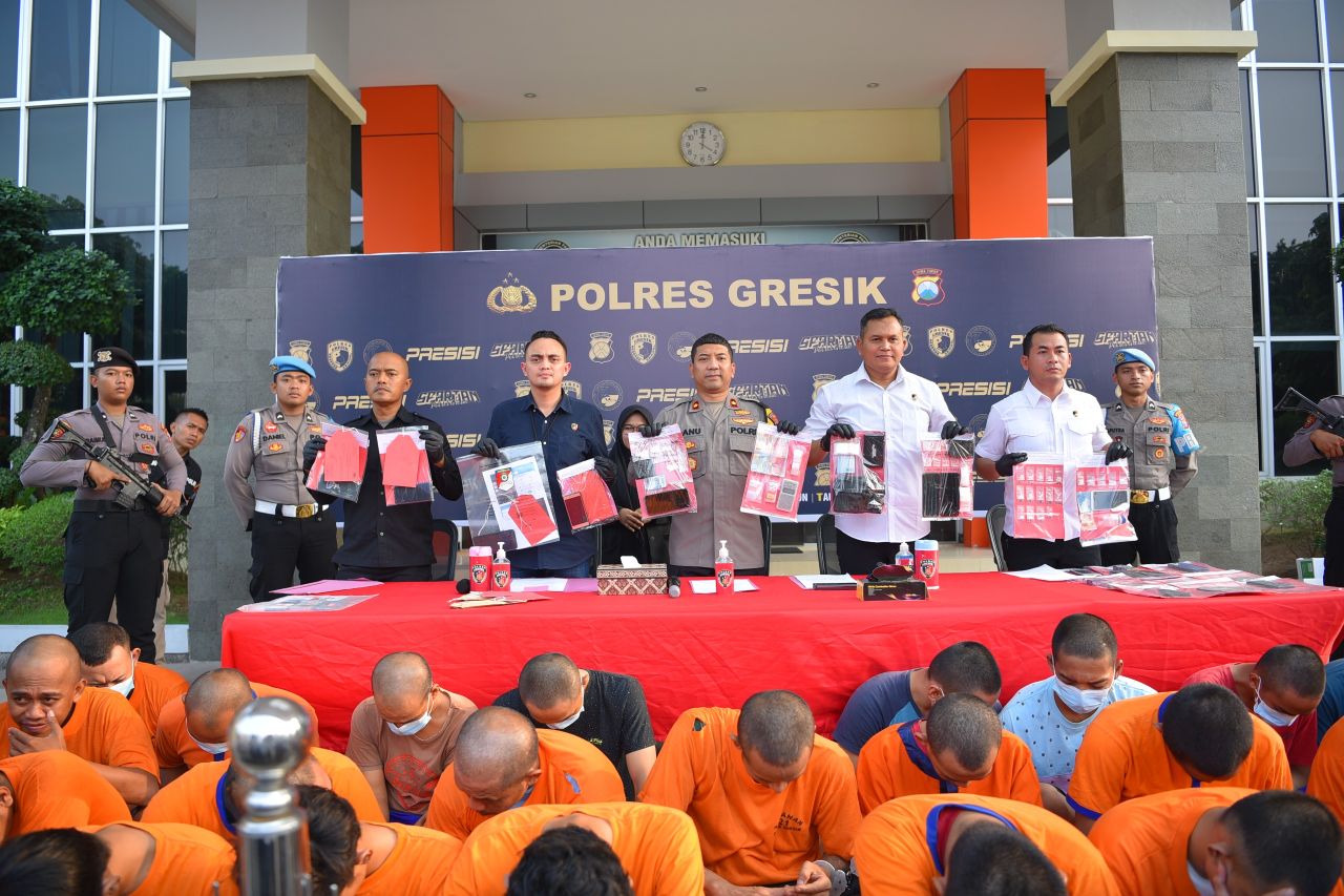 Polres Gresik ungkap kasus kejahatan dan tangkap tersangka