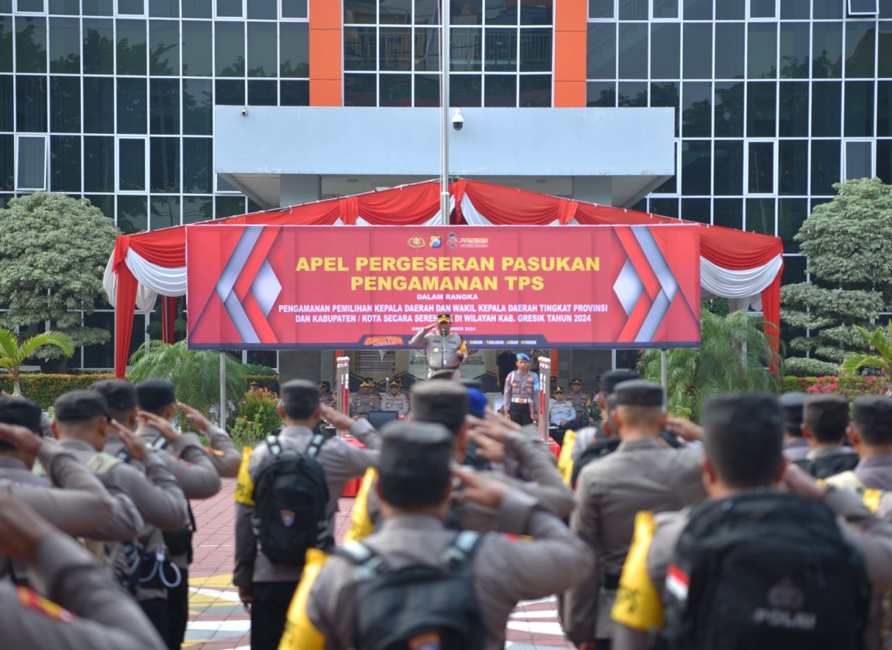 Kapolres Gresik AKBP Arief Kurniawan pimpin Apel Pergeseran Pasukan PAM TPS