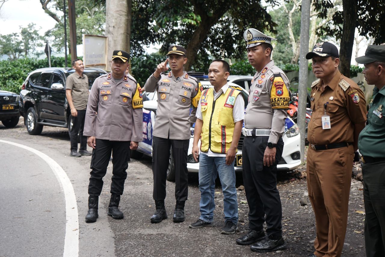 Kapolres Jember AKBP Bayu Pratama Gubunagi cek jalur rawan