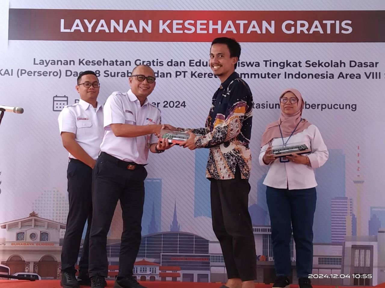 KCI dan KAI Daop 8 Surabaya Gelar Baksos Periksa Gratis di KA Rail Clinic