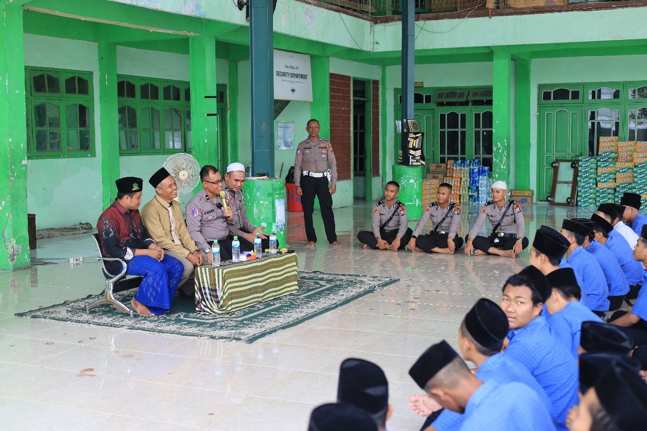 Satlantas Polres Gresik edukasi keselamatan Berlalulintas