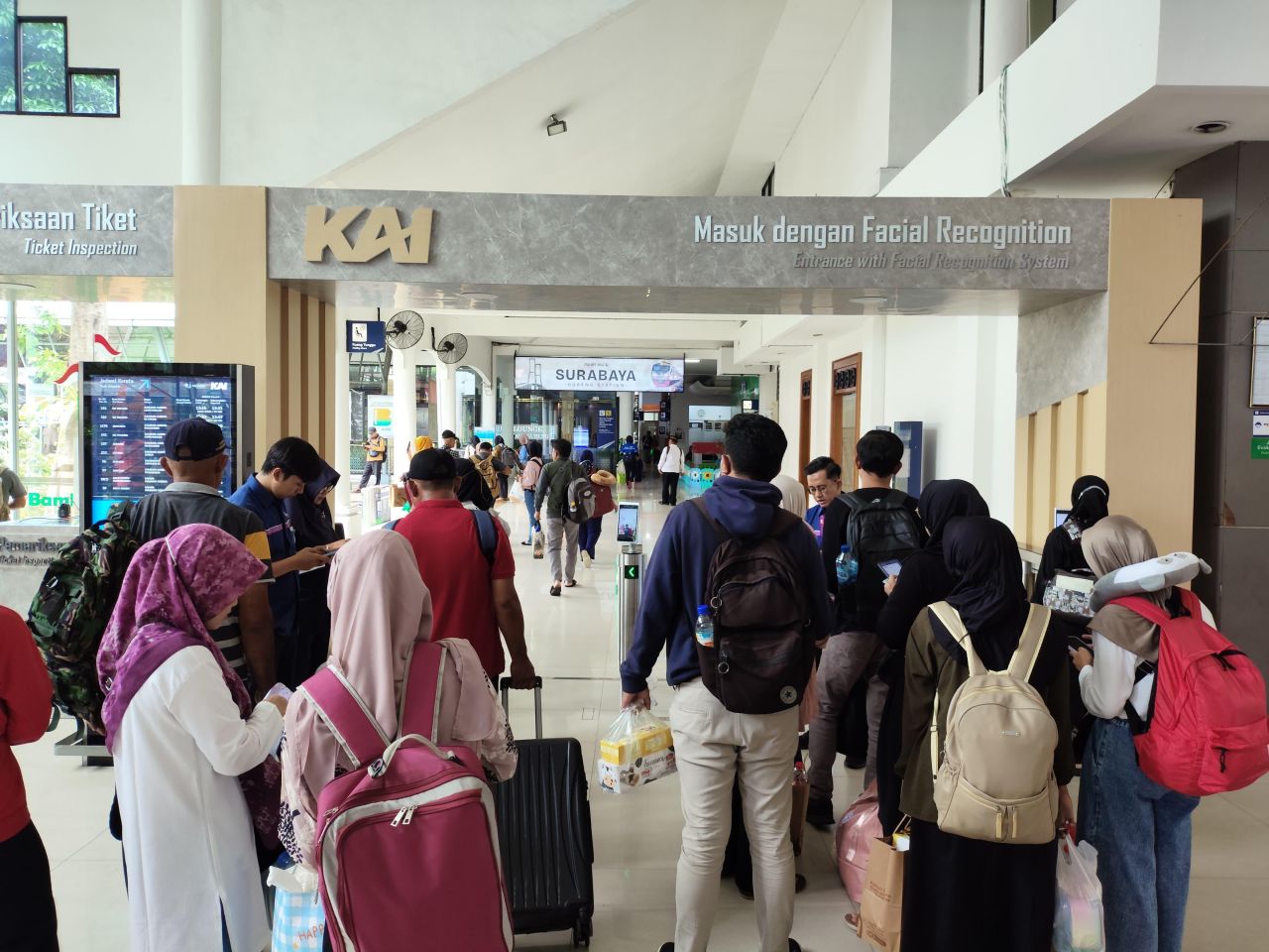 Pelanggan gunakan KA Airlangga selama Nataru 2024/2025