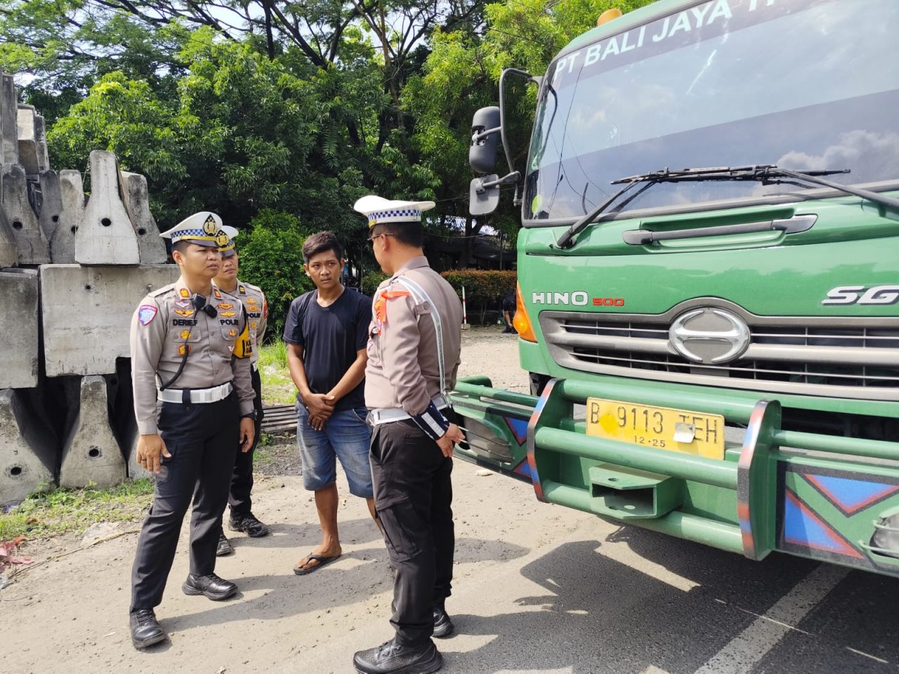 Satlantas Polres Gresik sosialisasi ke sopir angkutan barang