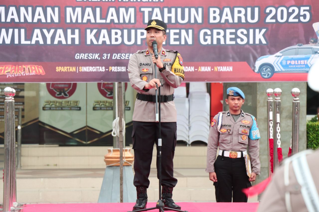 Polres Gresik Gelar Apel Pasukan Pengamanan Pergantian Malam Tahun Baru 2025