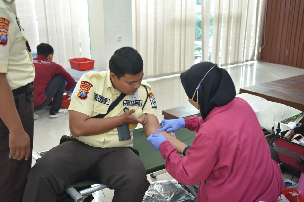 Polres Gresik Gelar Aksi Sosial Donor Darah Peringati HUT Satpam ke-44