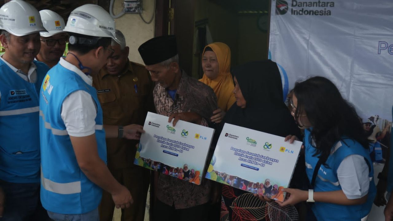 PLN UIP JBTB Nyalakan Harapan Warga Lewat Program “Light Up The Dream”