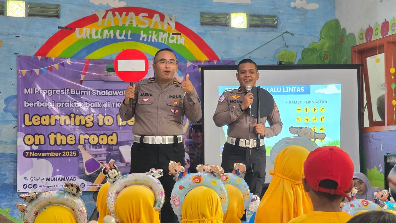 "Polantas Menyapa" Kunjungi Sekolahan Al Hikmah Tanamkan Keselamatan Berlalu Lintas Sejak Dini