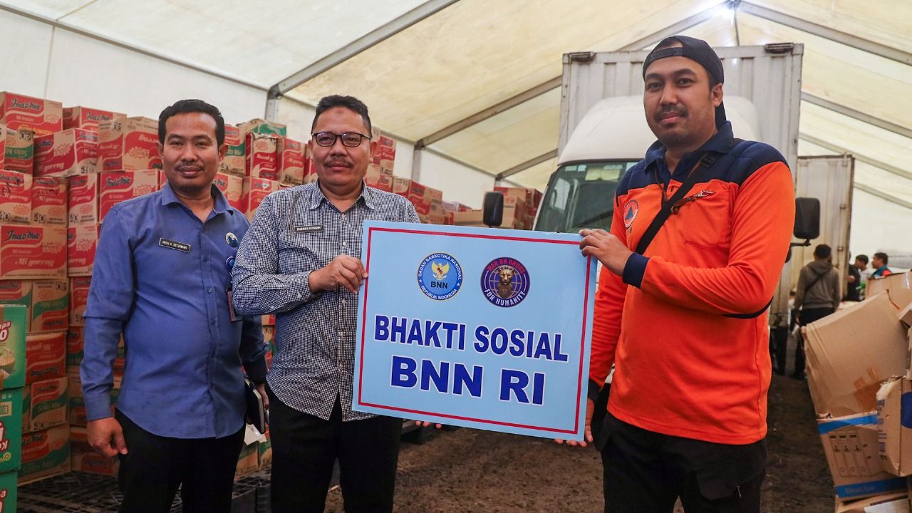 Peduli  Aceh Sumut : BNN Salurkan 2.000 Paket Sembako Untuk Korban Bencana Banjir Bandang