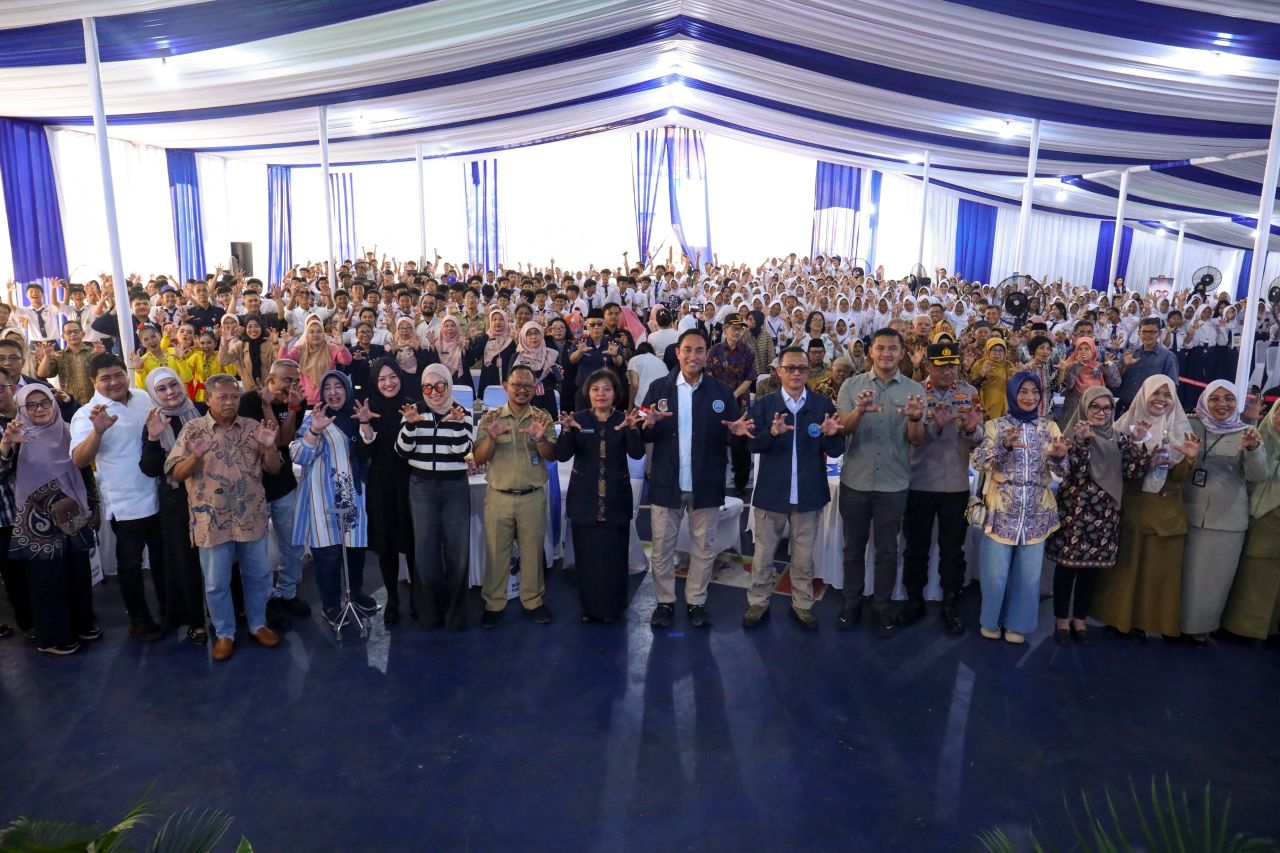 Kepala BNN RI Ajak Pelajaran SMPN 70 Jakarta Wujudkan Sekolah Bersinar 