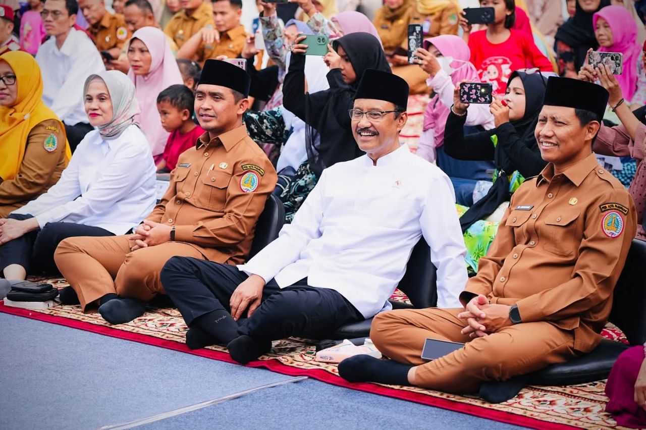 Menteri Sosial Gus Ipul Hadiri Kolaborasi Program Prioritas Presiden, Salurkan 1.500 Paket Sembako