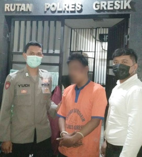 Tersangka diamankan Polsek Balongpanggang beserta barang bukti