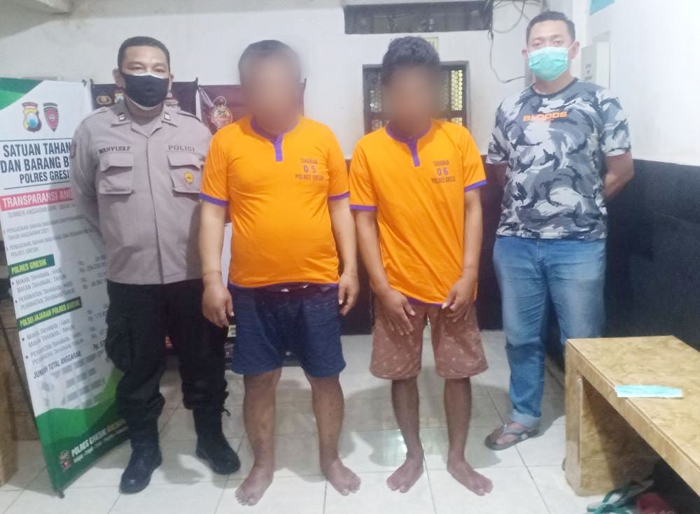 Tersangka diamankan Reskrim Polres Gresik beserta barang bukti