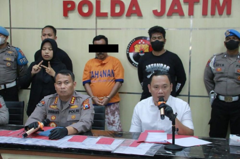 Kabid Humas Polda Jatim Kombespol Dirmanto dan Kasubdit Jatanras Polda Jatim Lintar Mahardhono ungkap kasus MSA