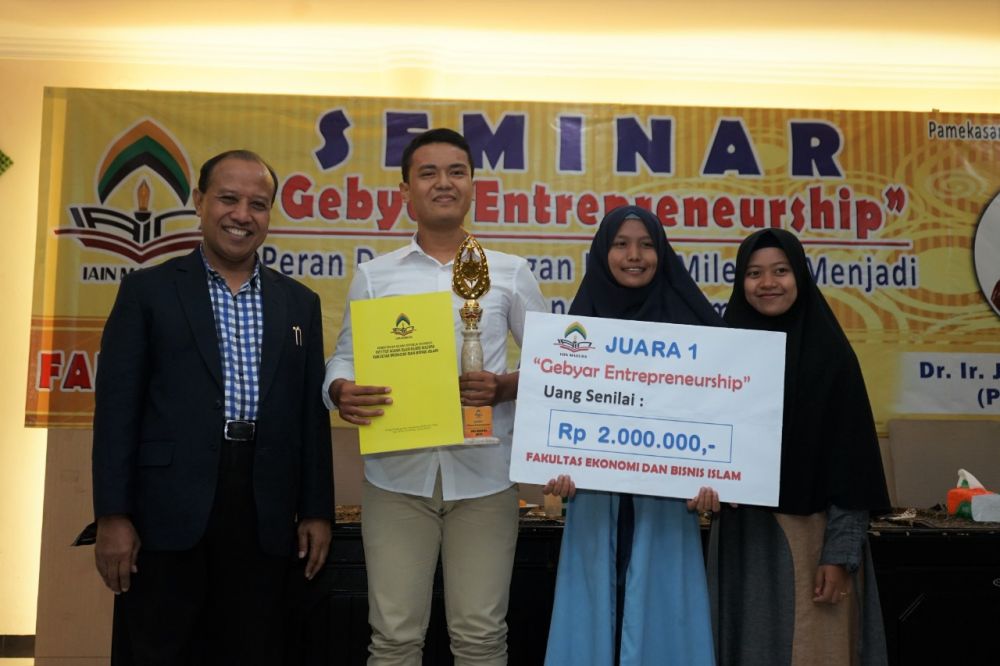 Jamhadi bersama mahasiswa IAIN Madura pemenang Gebyar Entrepeneur 2019