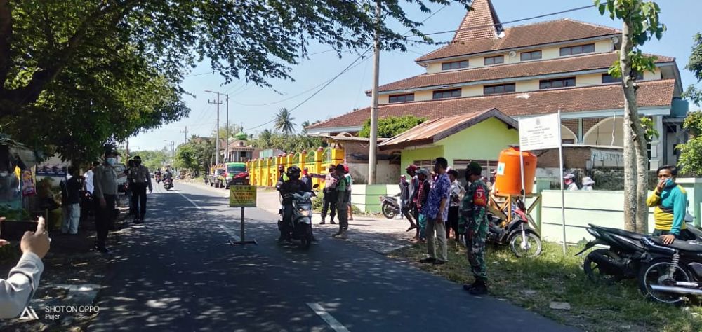 Koramil 0822/09 Pujer dan 3 Pilar Gelar Ops Yustisi Depan Pasar Hewan