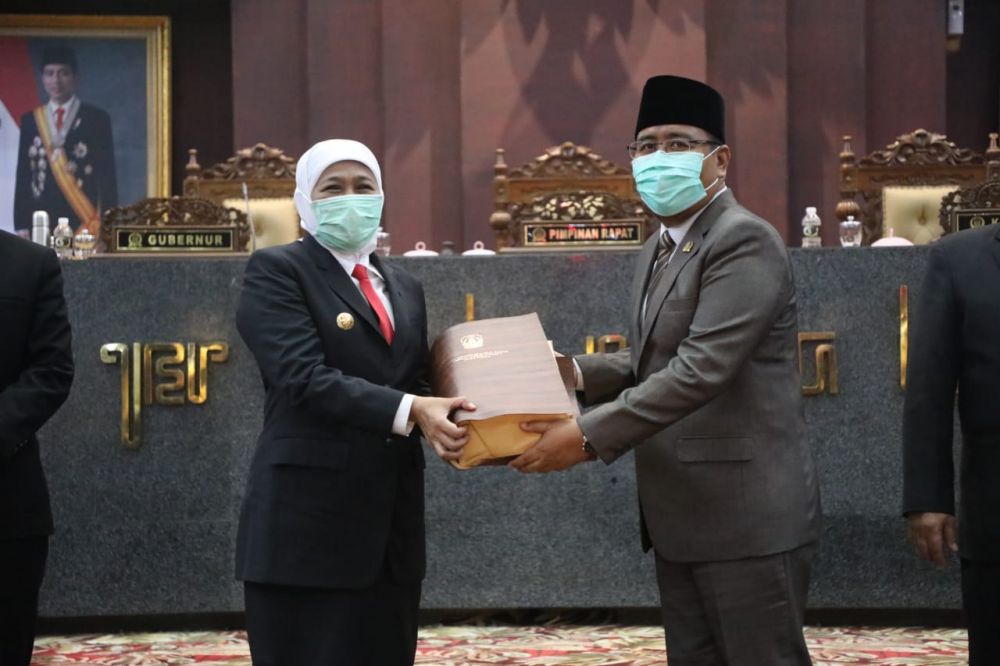 Penyampaian nota keuangan gubernur terhadap Raperda APBD prov Jatim TA 2021