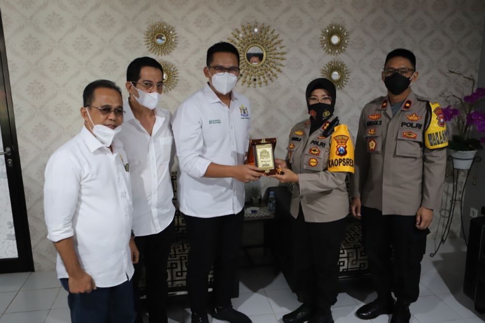 Kapolres Tanjung Perak bersama pengurus Kadin