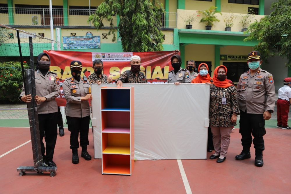Kapolres Pelabuhan Tanjung Perak AKBP Ganis Setyaningrum Baksos di Hari Anak Nasional