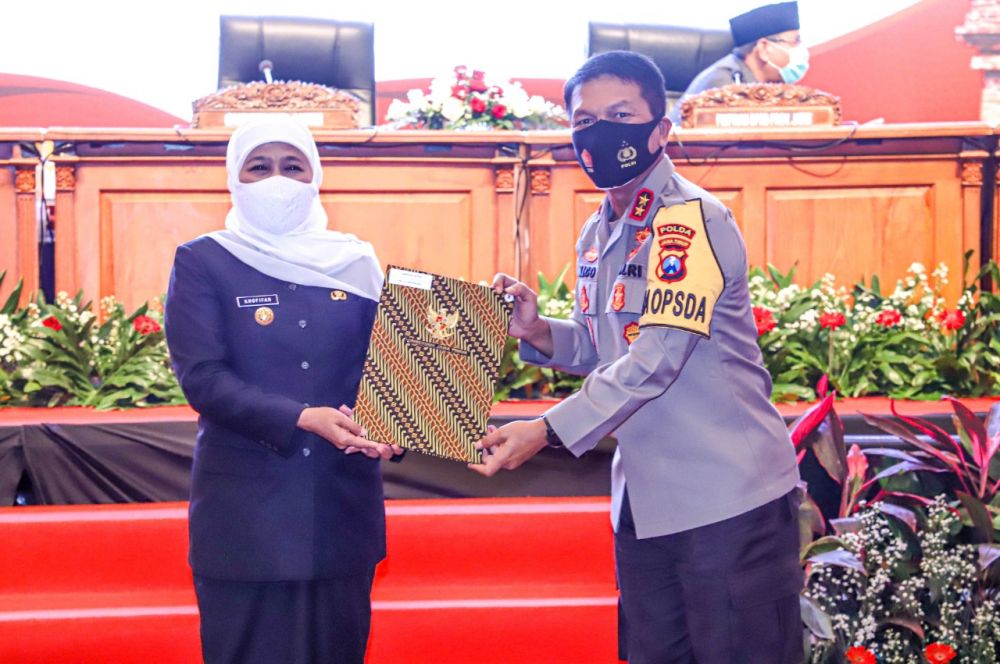 Gubernur Jatim Khofifah Indar Parawansa dan Kapolda Jatim Dr Nico Afinta
