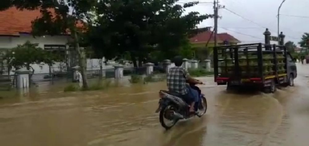 Desa Torjun Daleman Kec. Kedundung dan sekitarnya terendam banjir