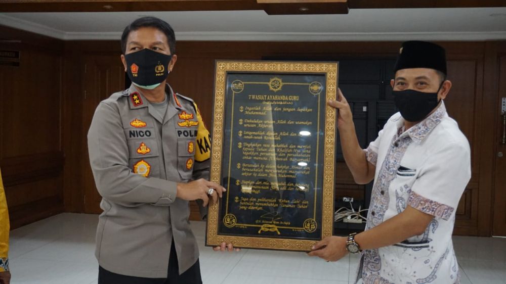 Kapolda Jatim Irjen pol Nico Afinta bersama Ketua IMP KH. Muhammad Nizam As-Shofa