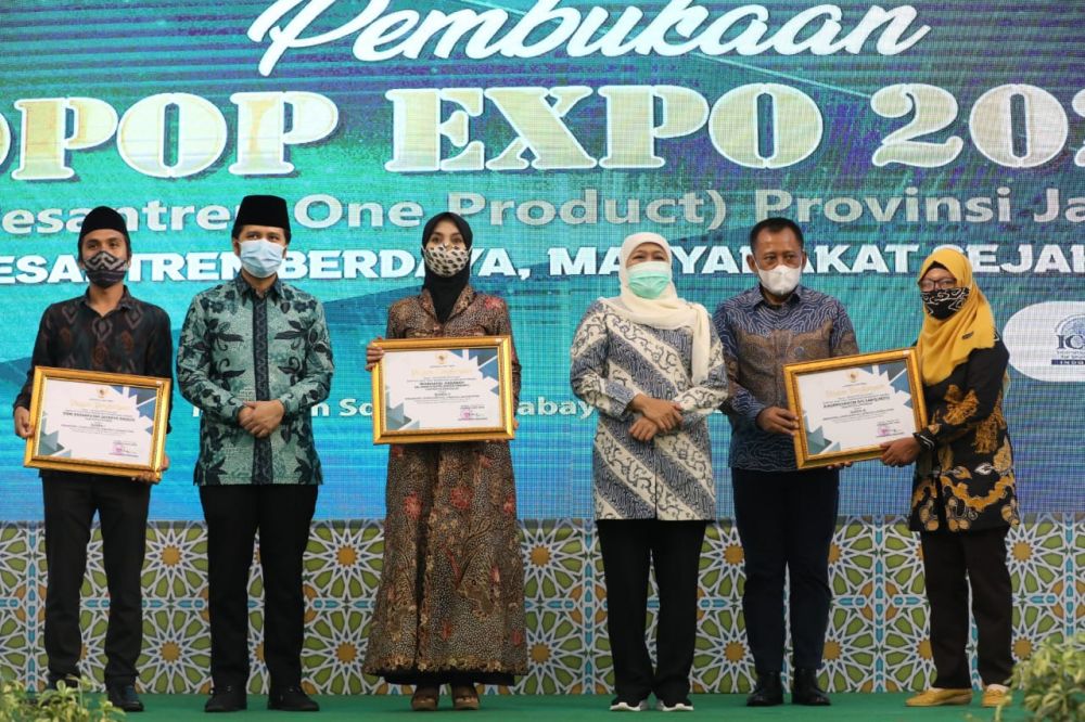 Gubernur Jatim, Wagub Emil dan Sekdaprov saat pembukaan OPOP 2020