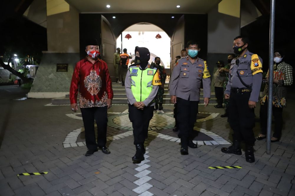 Kapolres Pelabuhan Tanjung Perak AKBP Ganis Setyaningrum sidak gereja Santo Mikael