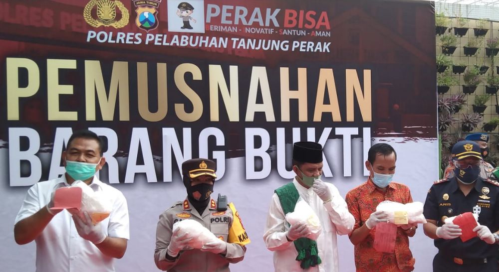 Kapolres Pelabuhan Tanjung Perak gelar pemusnahan barang bukti narkotika dan miras