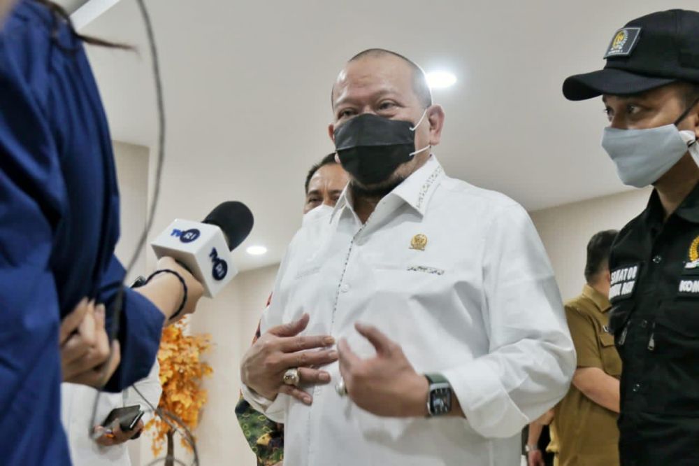 AA LaNyalla Mahmud Mattalitti sesaat setelah acara wawancara dengan media
