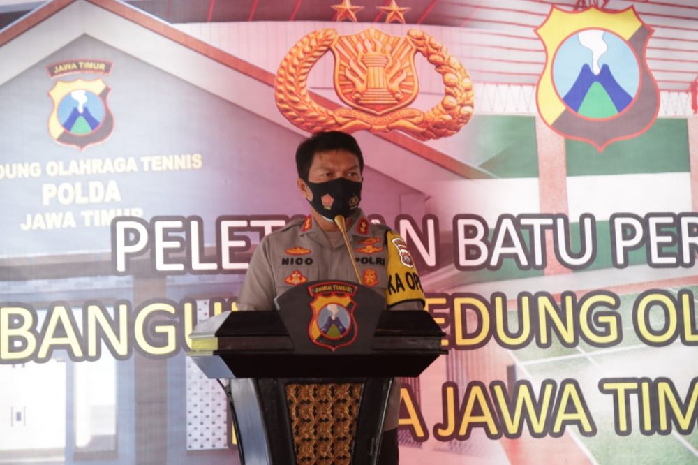 Kapolda Jatim Irjen pol Nico Afinta meresmikan peletakan batu pertama pembangunan lapangan tenis
