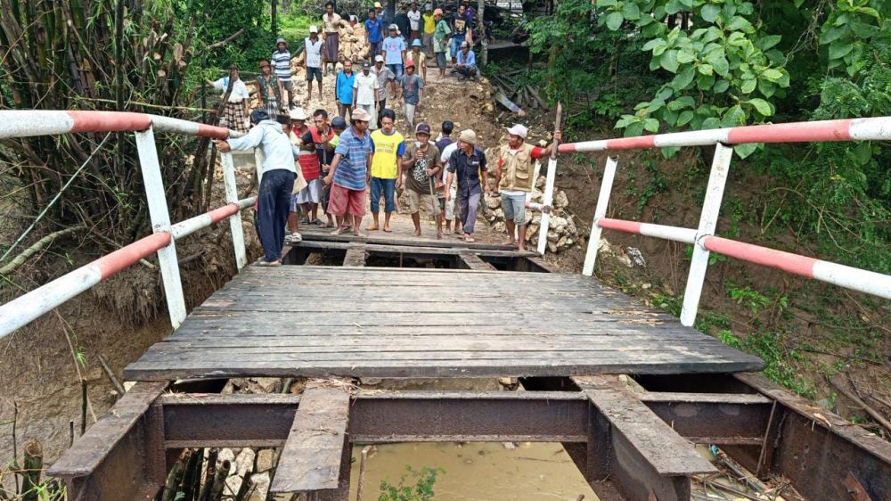 Perbaikan Jembatan warga desa Daleman Kec. Kedundung Kab. Sampang