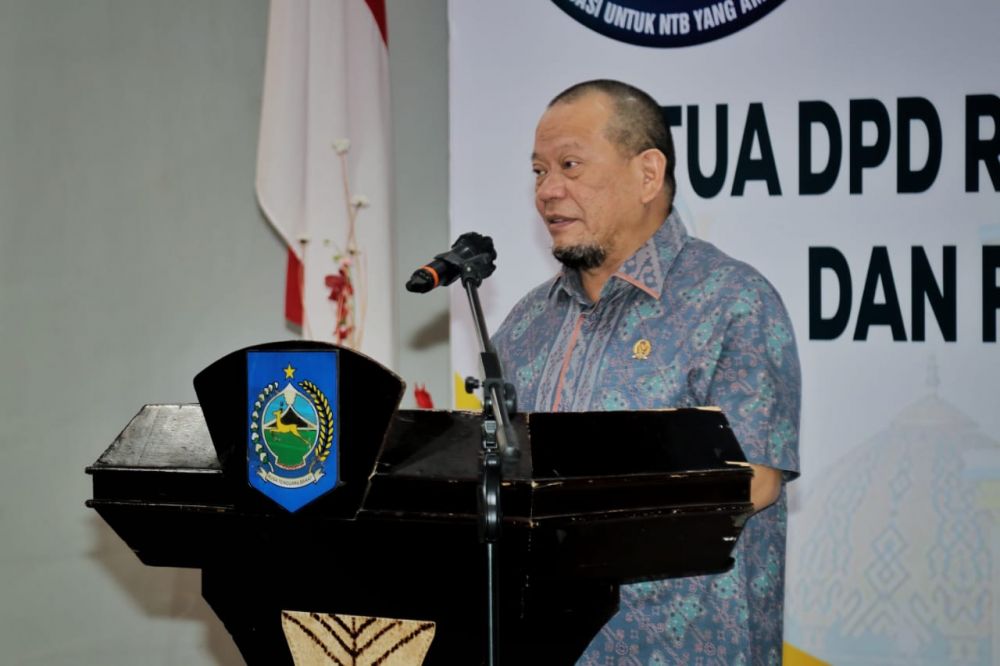 LaNyalla saat menghadiri rapat penanganan Covid-19