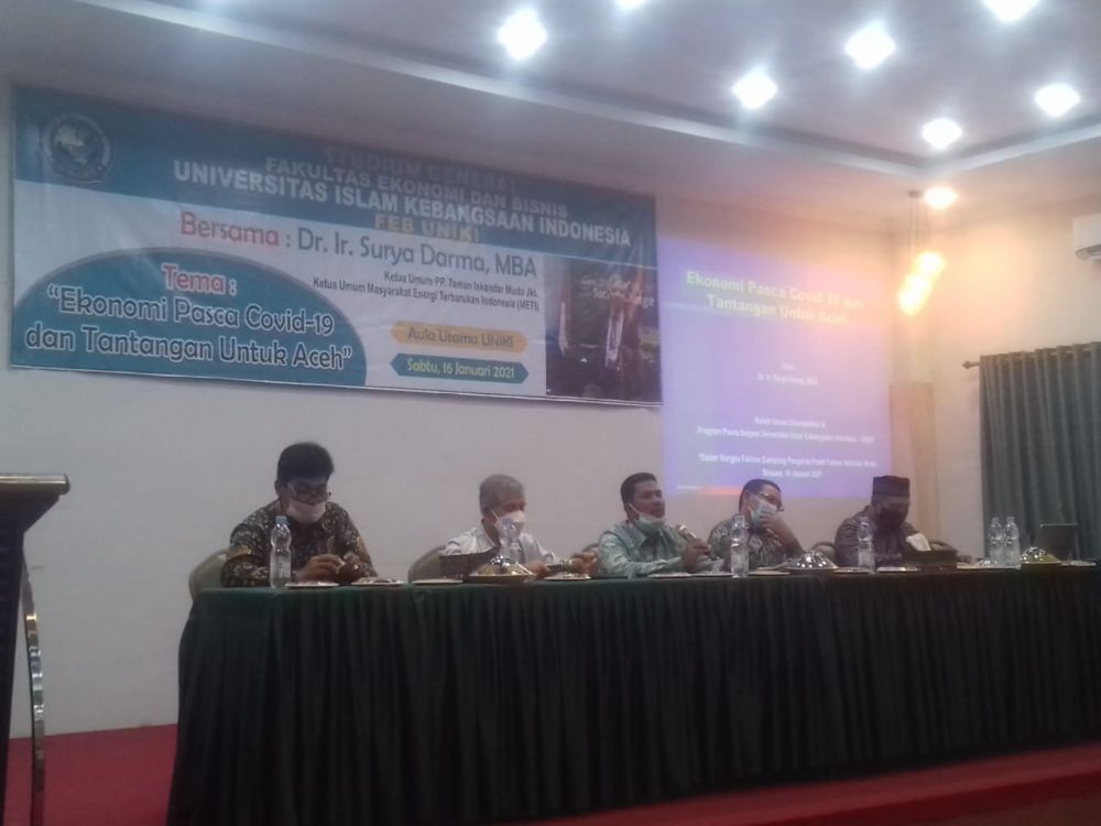 Kegiatan Stadium General  Fakultas Ekonomi dan Bisnis Oleh Dr.Ir.Surya Darma di Aula utama UNIKI Bireuen