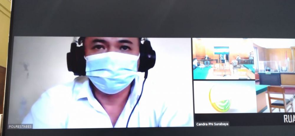 Terdakwa Evy Tanudjaja dan Tommy Tandian saat sidang virtual terpisah di PN Surabaya