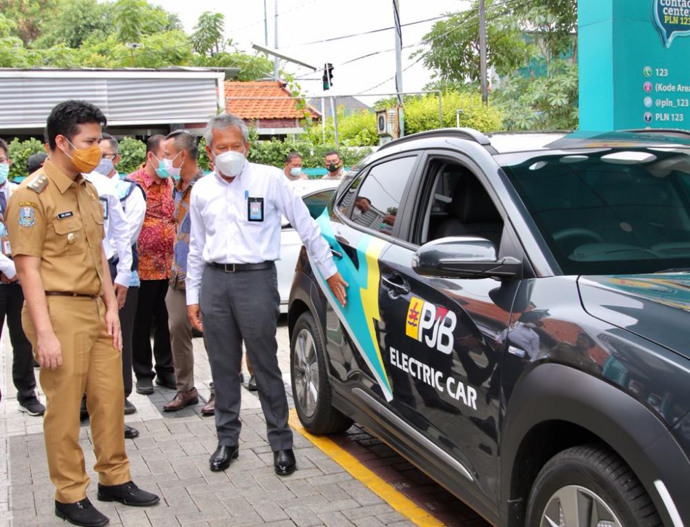 Wagub Emil lakukan Test Drive mobil listrik, uji kelayakan