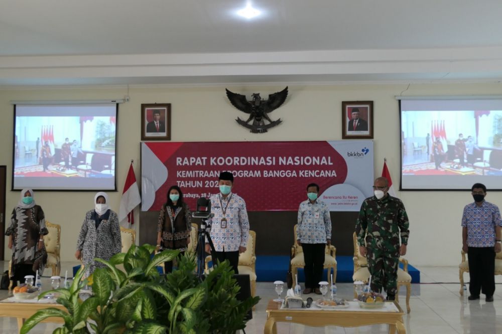 Kaperwil BKKBN Jatim Sukaryo Teguh Santoso dalam acara program Bangga Kencana