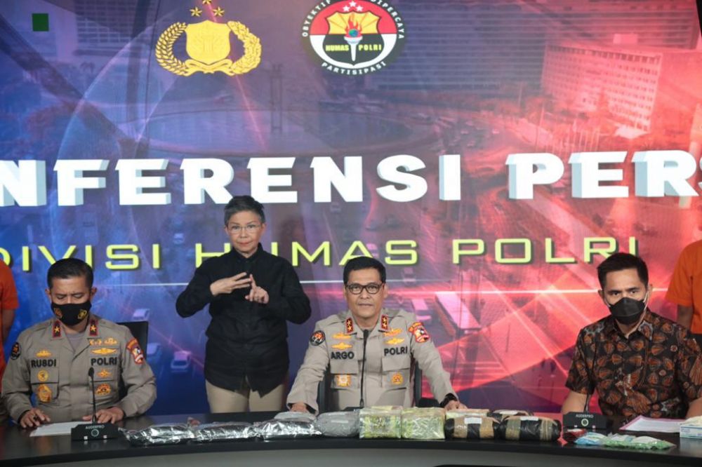 Humas Mabes Polri Hadirkan Juru Bicara Isyarat untuk Kaum Difabel