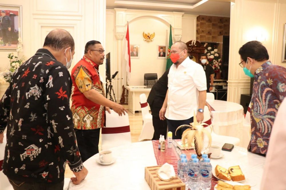 Ketua DPD RI LaNyalla ramah tamah di kediaman Gubernur Maluku bersama beberapa senator lain