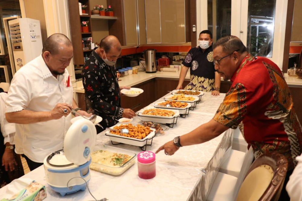 Ketua DPD RI LaNyalla ramah tamah saat makan bersama